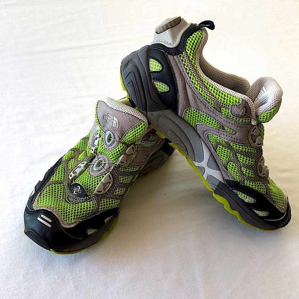 The north face women’s boa technology shoes white adjustable strap.